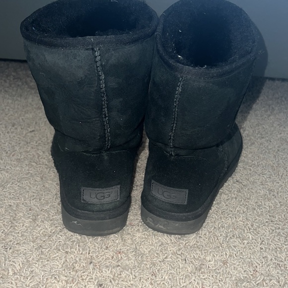Black womens Uggs size 9 - Picture 2 of 3